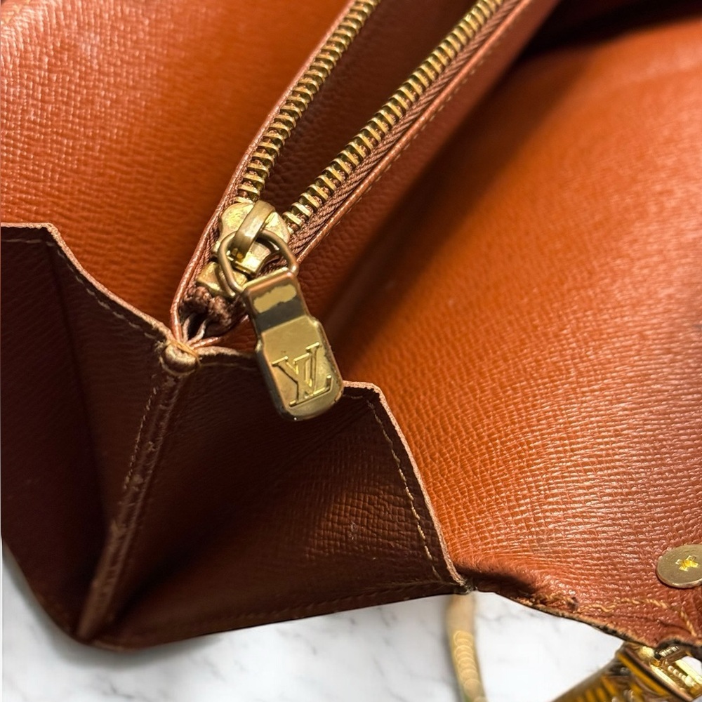 Louis Vuitton Vintage Monogram Sarah Wallet With Crossbody Chain With COA - Picture 11 of 16